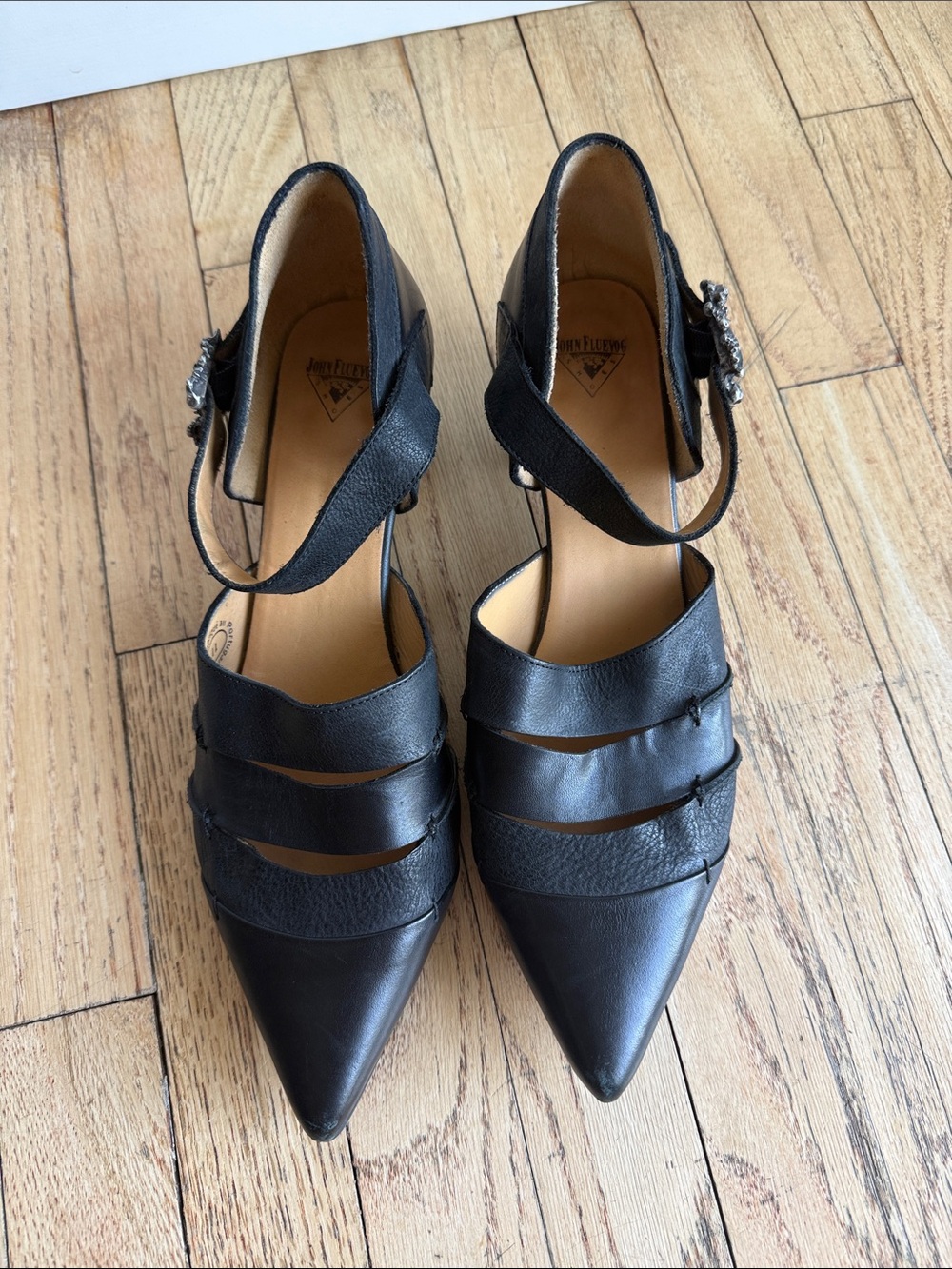 John Fluevog Shoes Art Deco Strap
Heels Sandal size 11 great condition - Picture 2 of 9